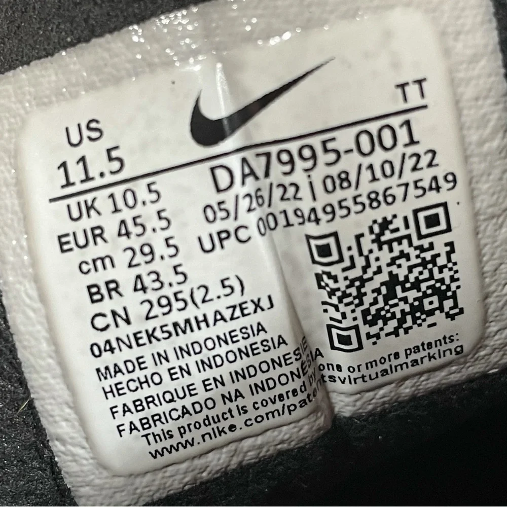 NIKE MEN WAFFLE ONE  BLACK-WHITE  DA7995-001 11.5 - Picture 7 of 9